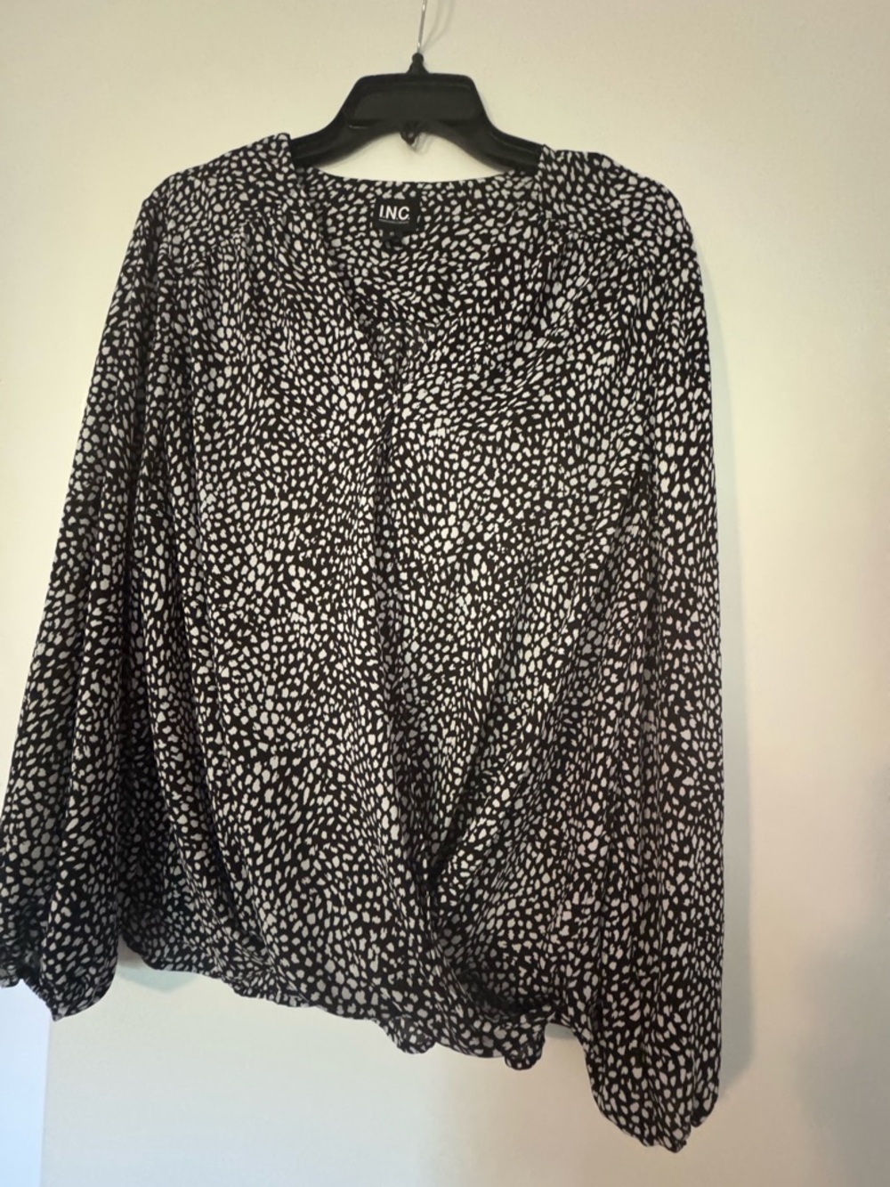 INC International Concepts Black & White Abstract Dot Twist-Hem Blouse